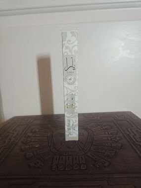 Yara "Moi" White & Gold Perfume Spray